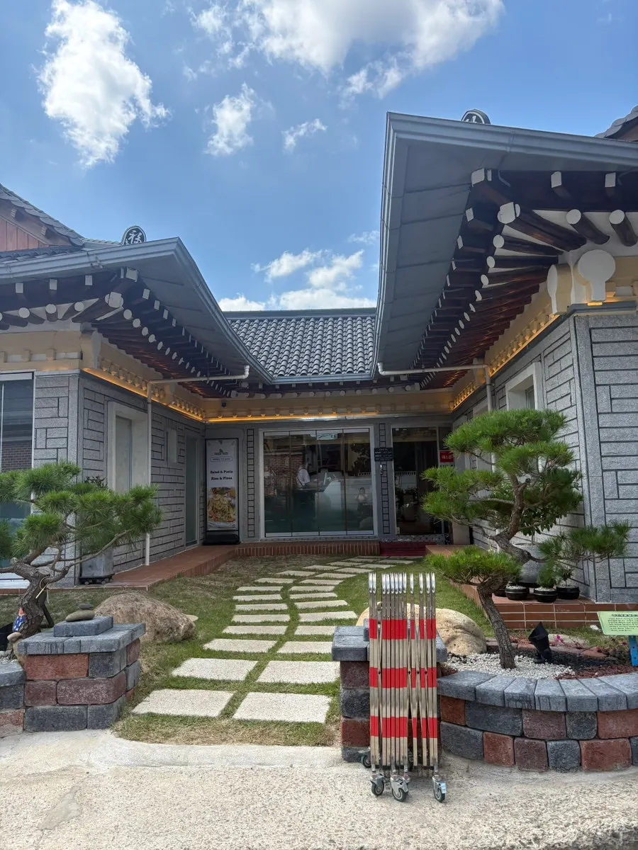 Exterior of Midam Kitchen on Hwangnidang-gil, Gyeongju