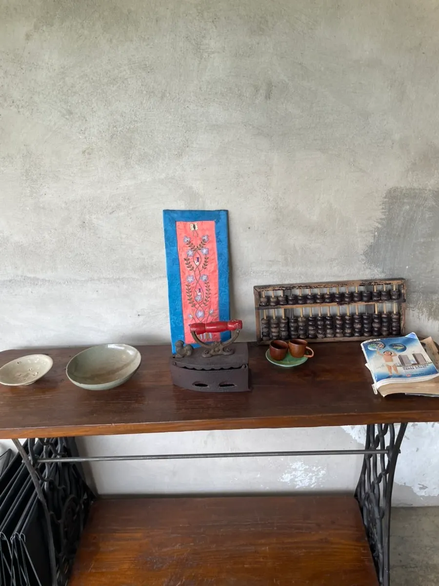 A corner seat and props on the 2nd floor of Cafe Bonghwangdang