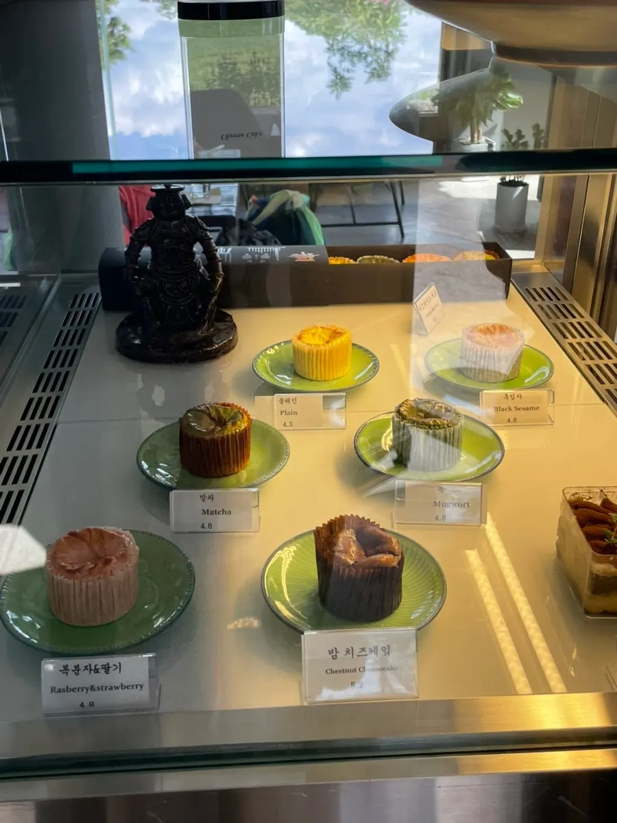 Cheesecakes displayed in the showcase