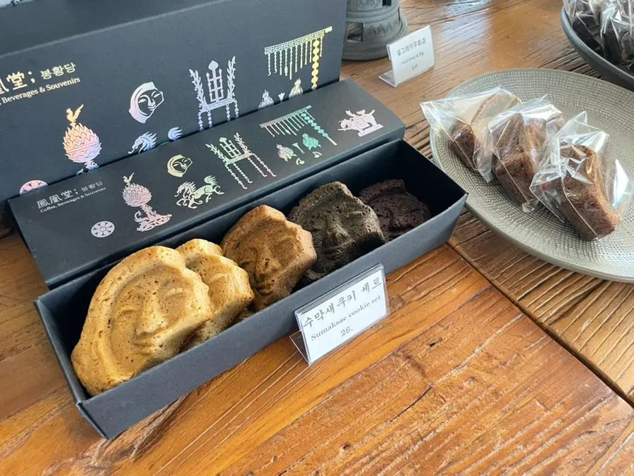 Display of cookies and other desserts