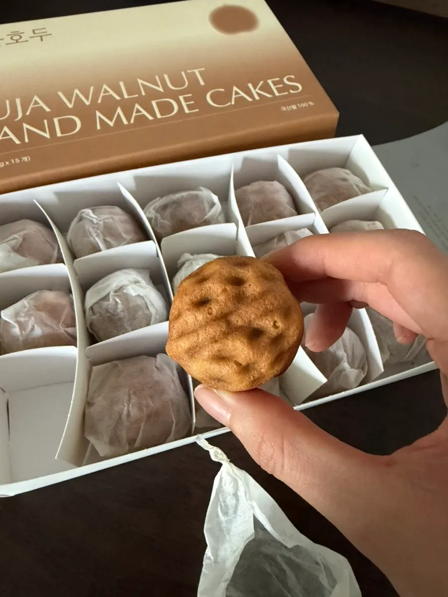 Low-sugar red bean walnut pastries plated