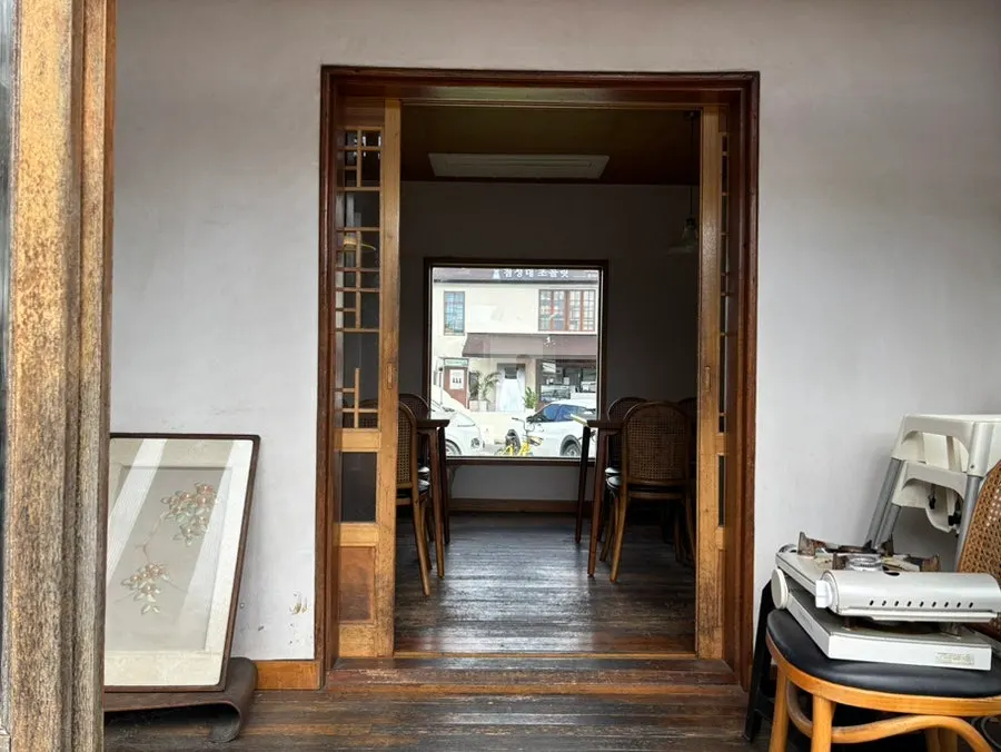 Dining hall at Dongyang Baekban with large tables