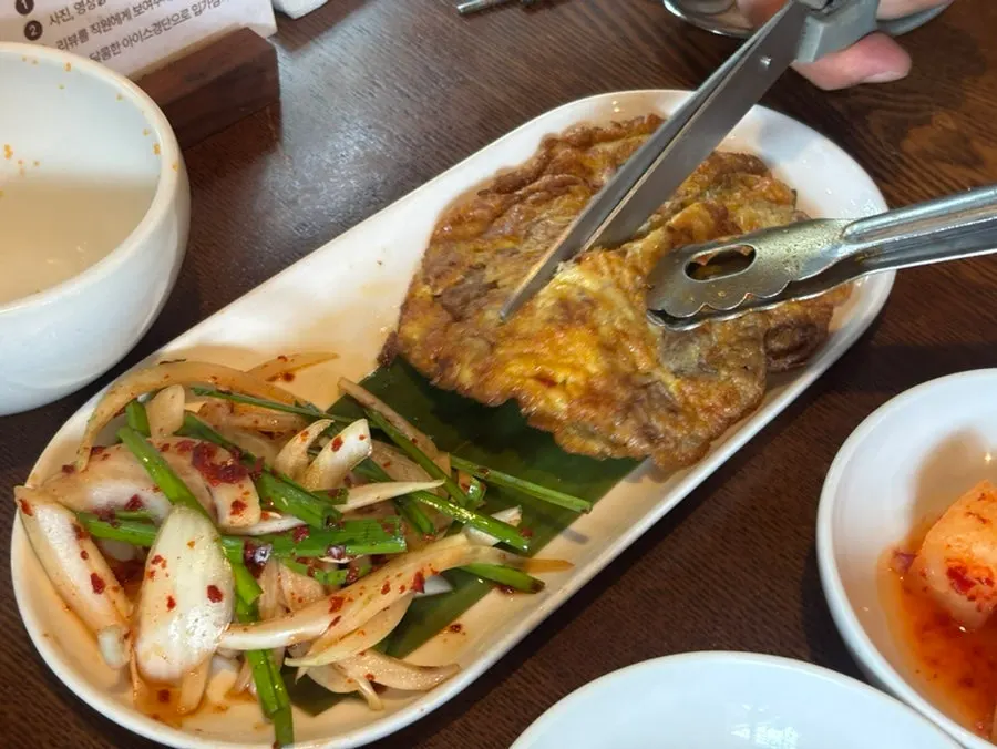 A spoonful of pollock roe rice and dakbokkeumtang