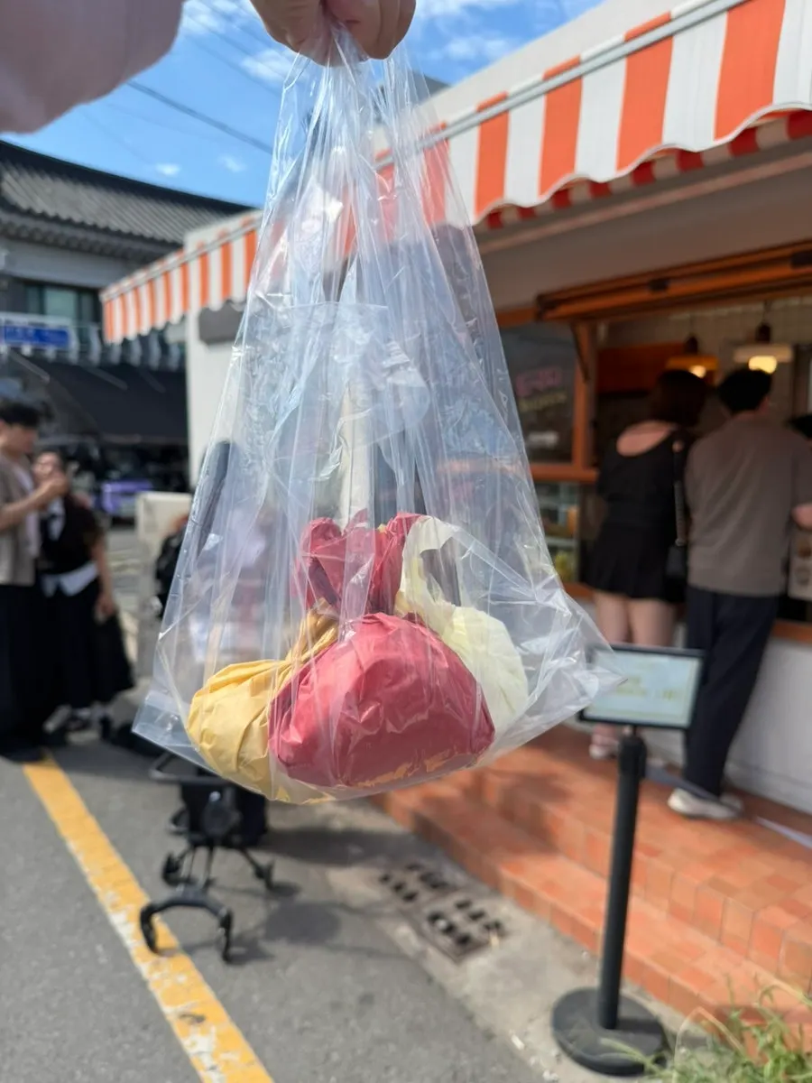 쫀득한 모찌피와 크림이 보이는 과일모찌