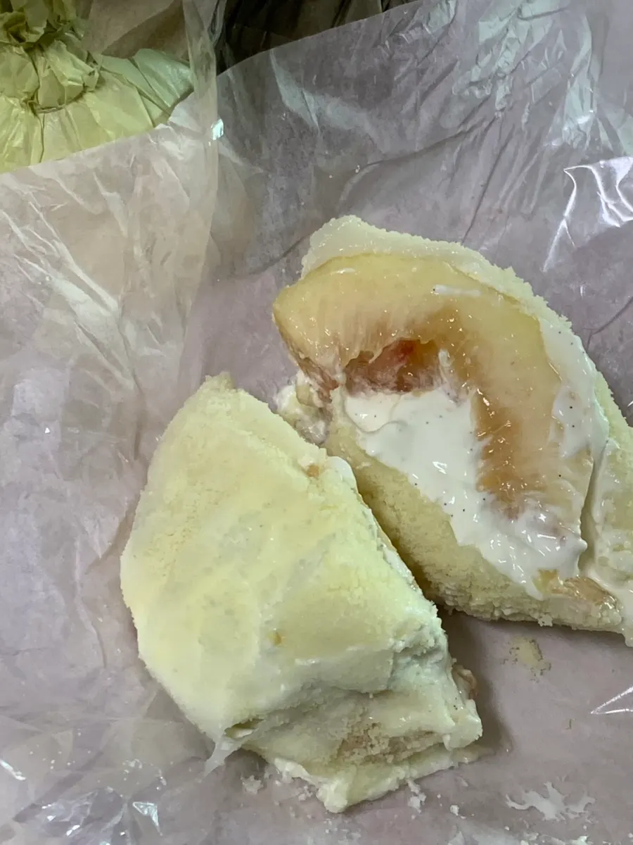 切成两半的桃子麻糬切面