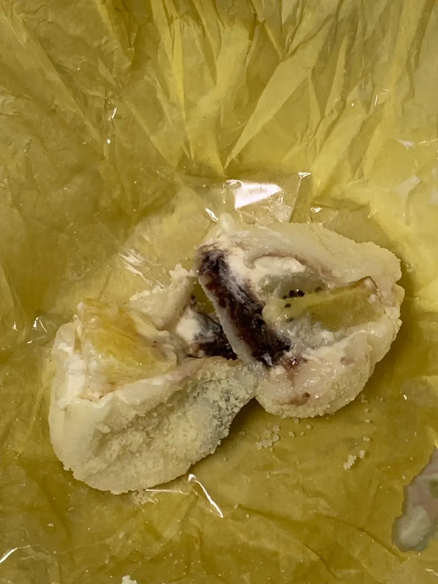 切成两半的金奇异果麻糬切面