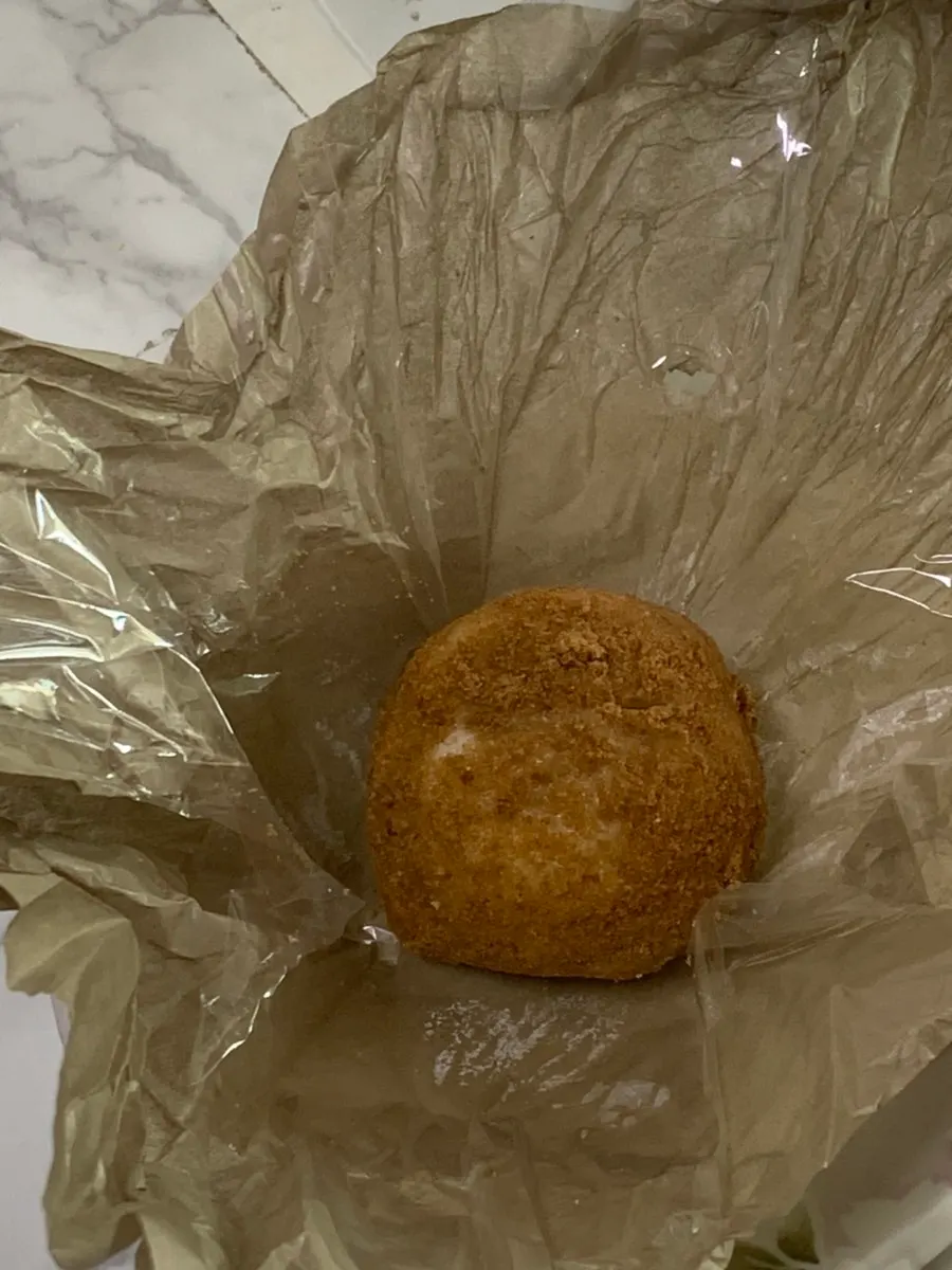 外形像糯米甜甜圈的生巧克力麻糬