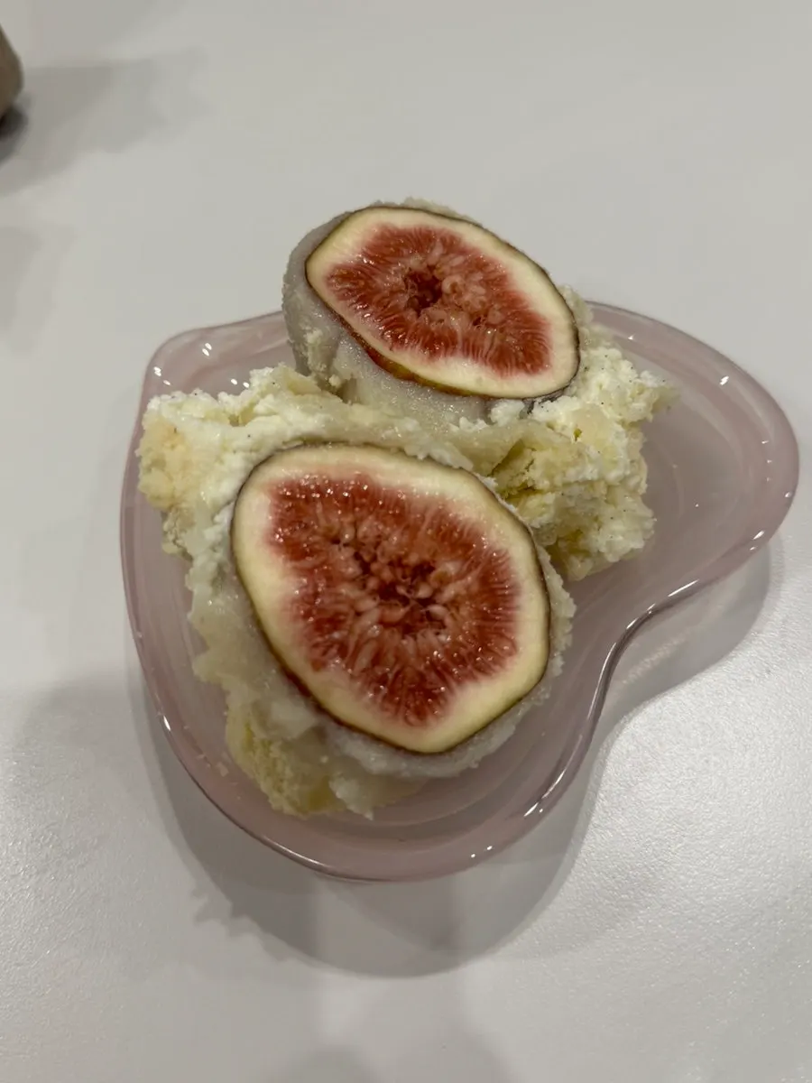 바닐라빈이 박힌 타르당 크림