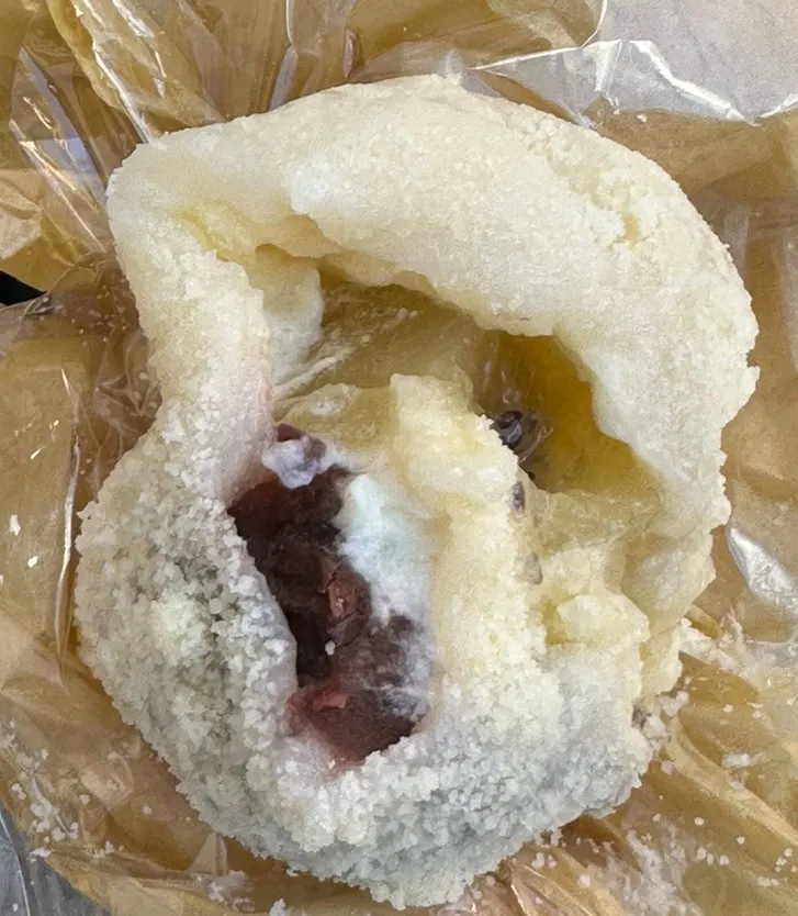 팥앙금과 요거트, 생과일이 채워진 모찌 속