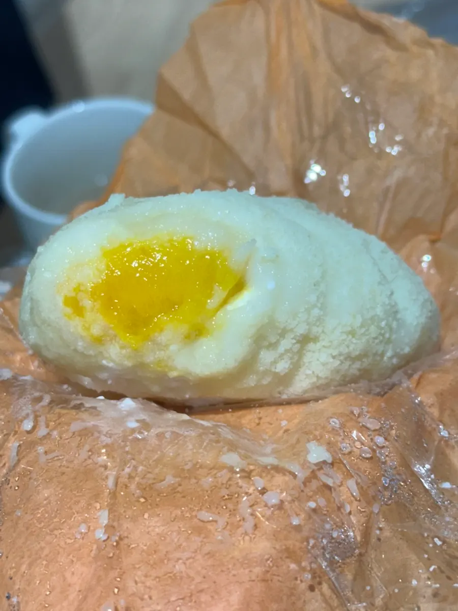 한 입 베어 문 생과일 모찌 단면