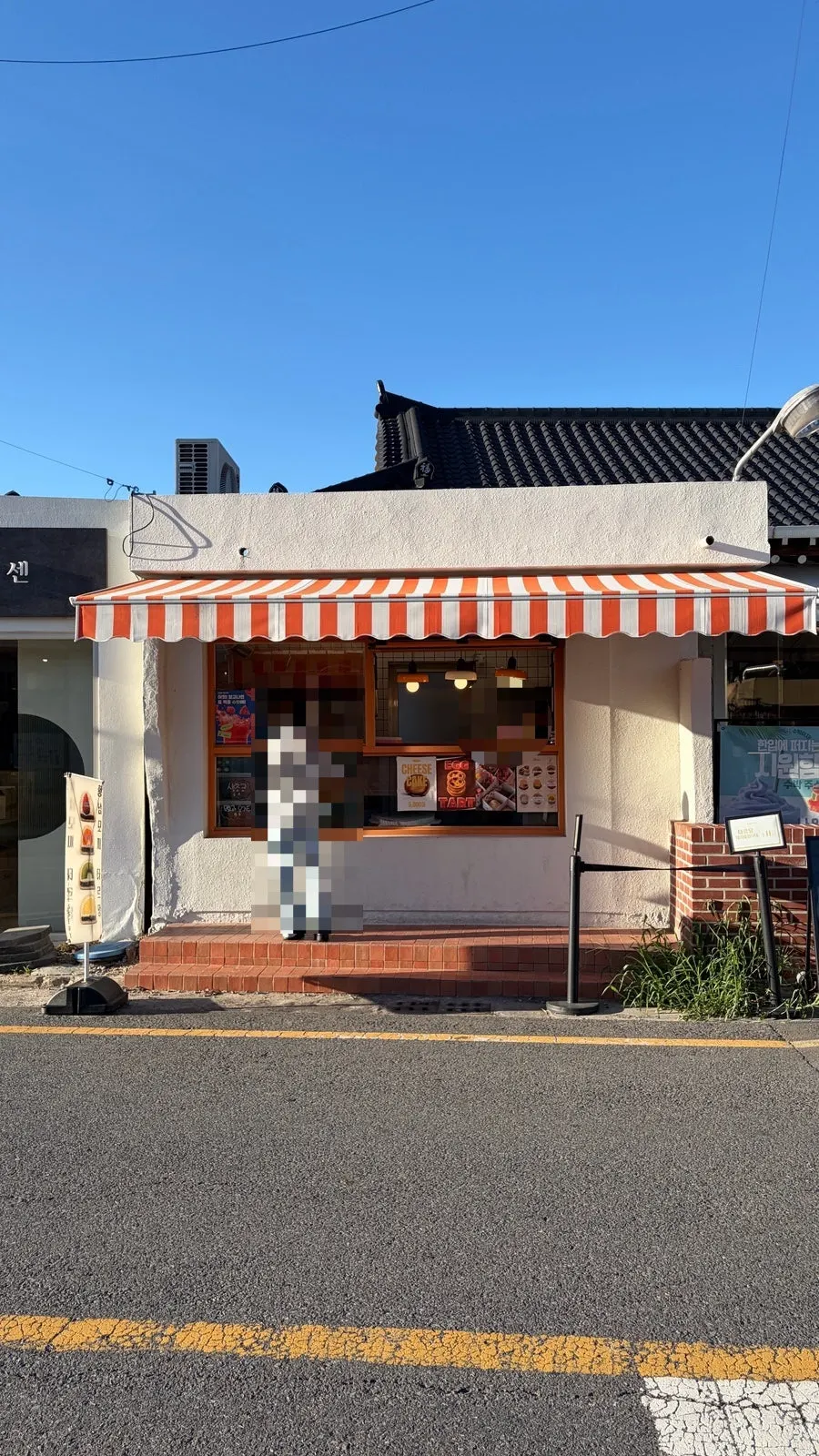 Tareudang storefront in a Hwangnidang-gil alley