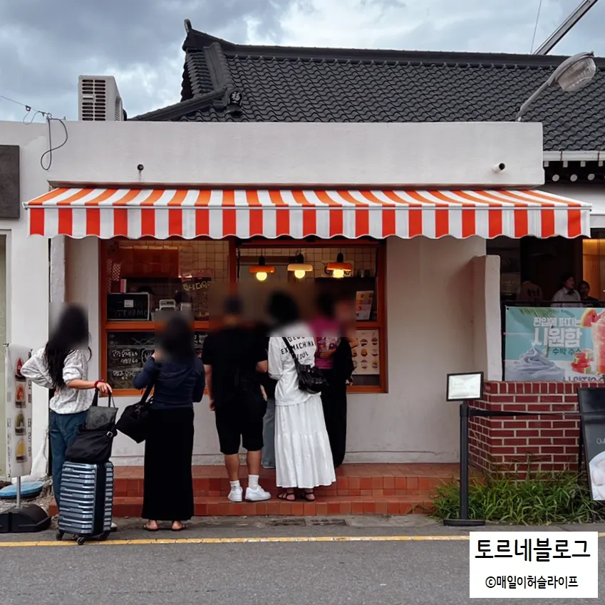 황리단길 메인 골목의 타르당 매장 외관