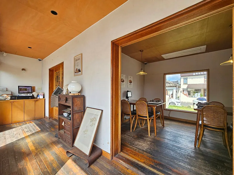 Annex dining area at Dongyang Baekban