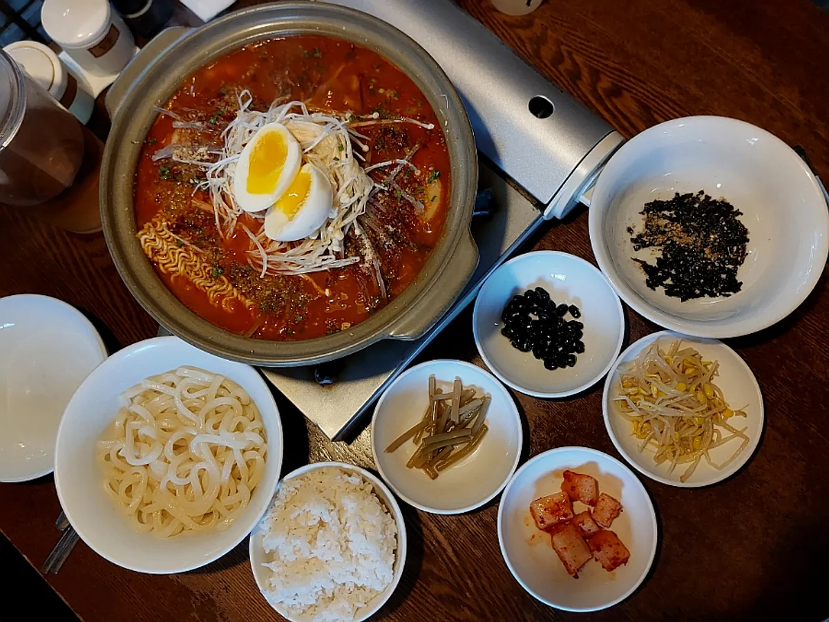 동양백반 토마토 치즈 닭볶음탕 한 상