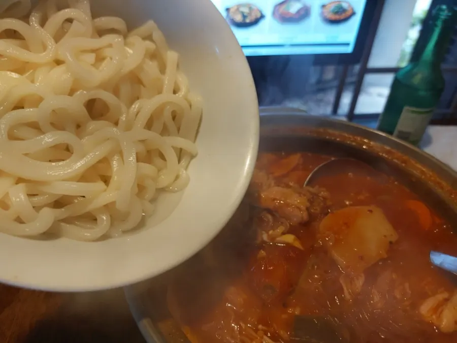 진한 국물의 토마토 퓨전 닭볶음탕