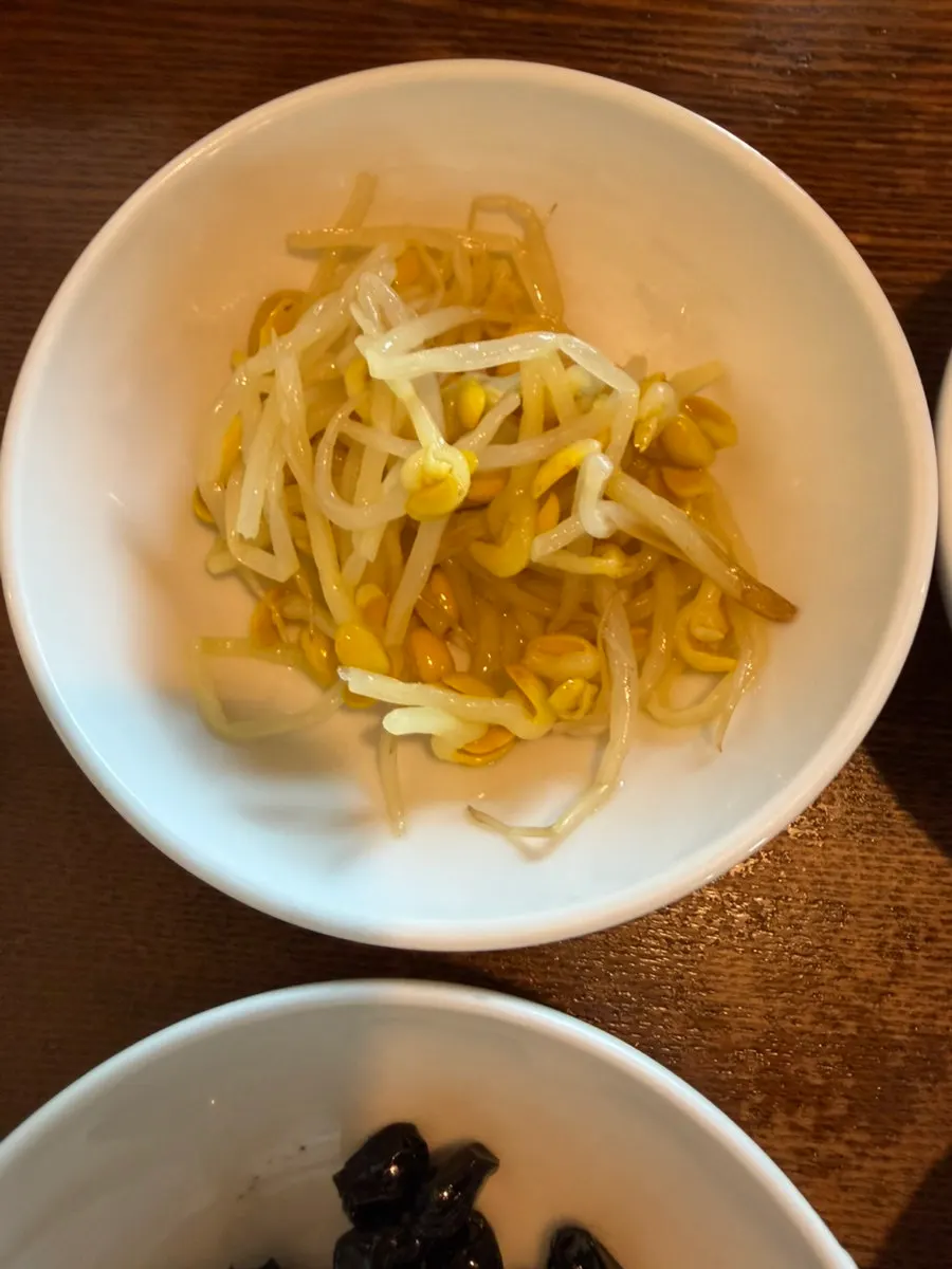 Side dish plate served before the main course