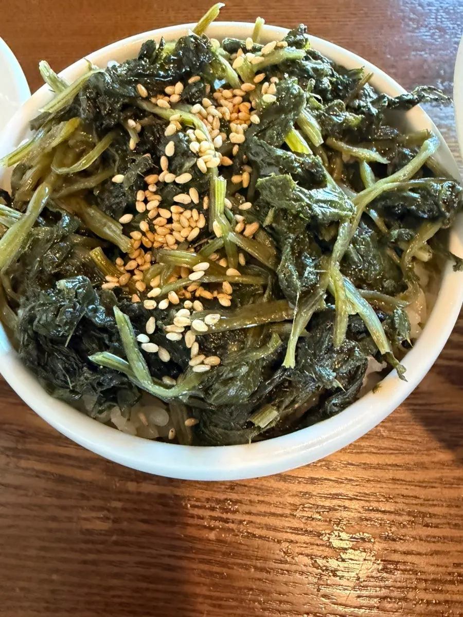 Close-up of a bowl of gondre rice