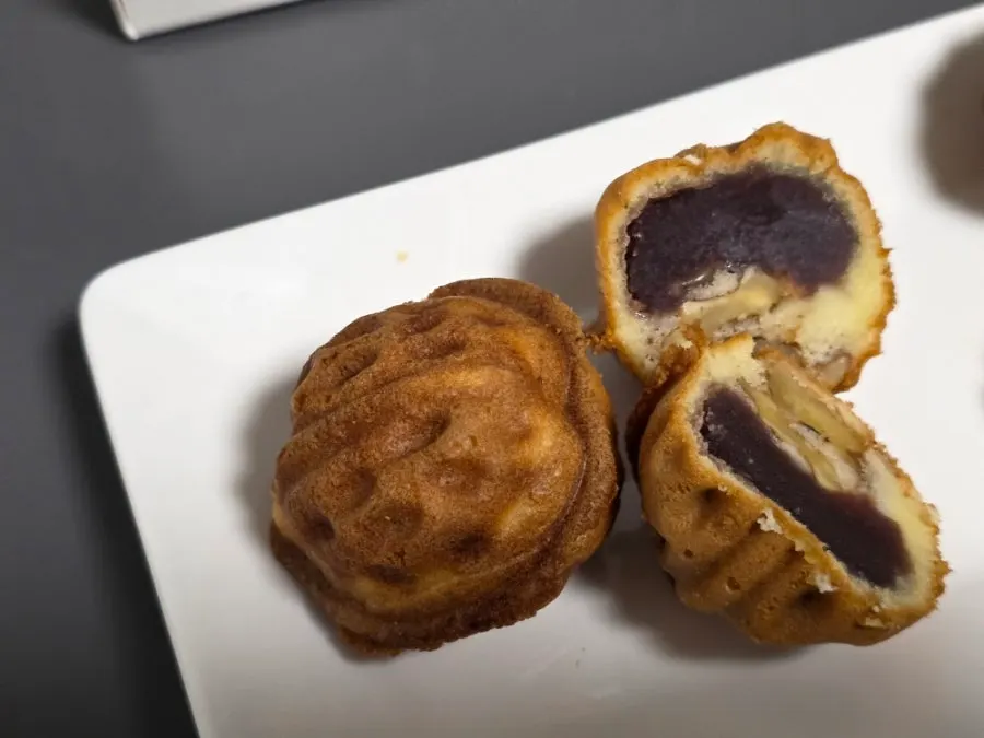 중앙에 통호두가 박힌 저당팥앙금 단면