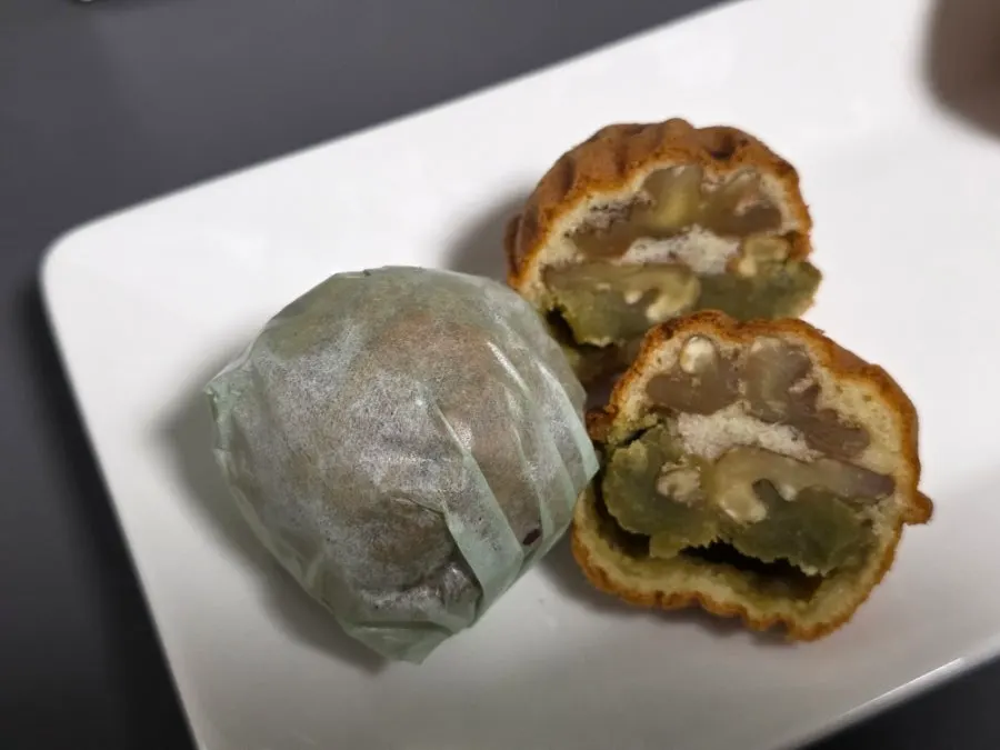 완두크림치즈 호두과자 단면