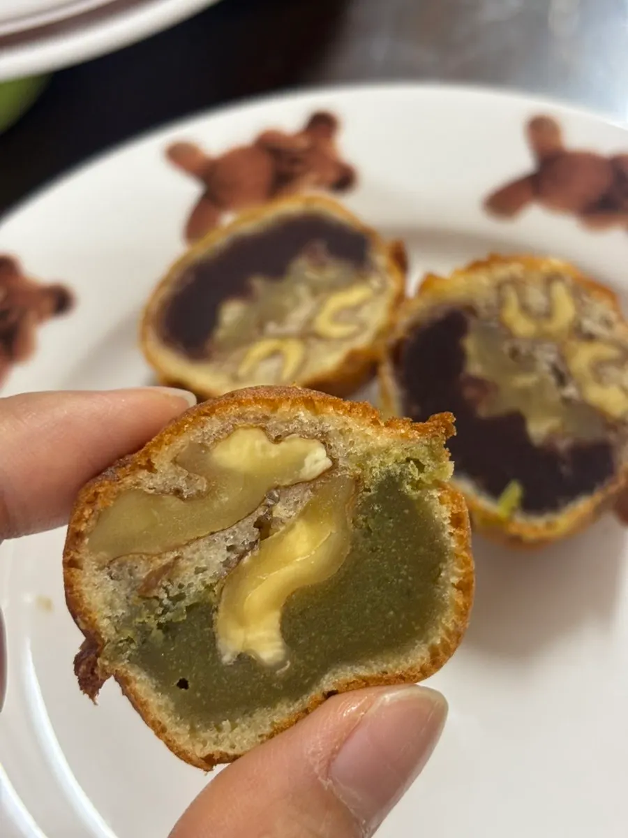 완두크림치즈 호두과자 단면