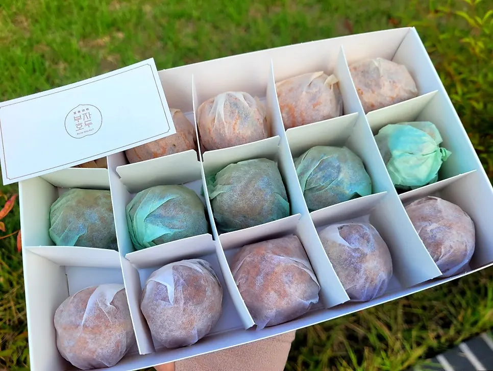Buja Hodu walnut pastries for a Gyeongju trip souvenir