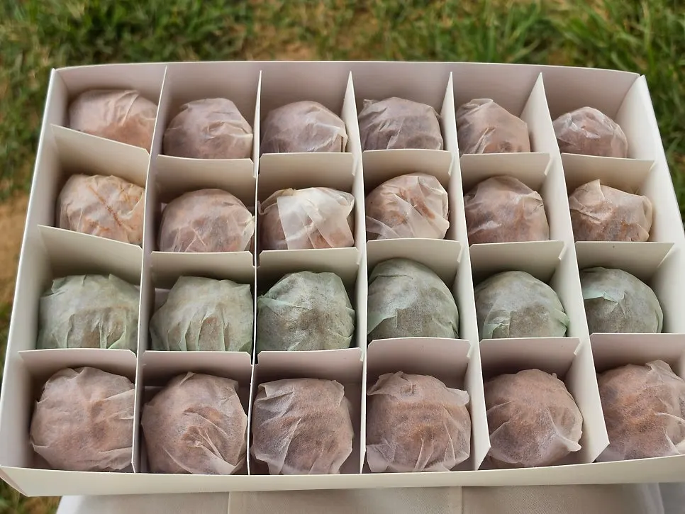 Packaged walnut pastries made with domestic rice dough