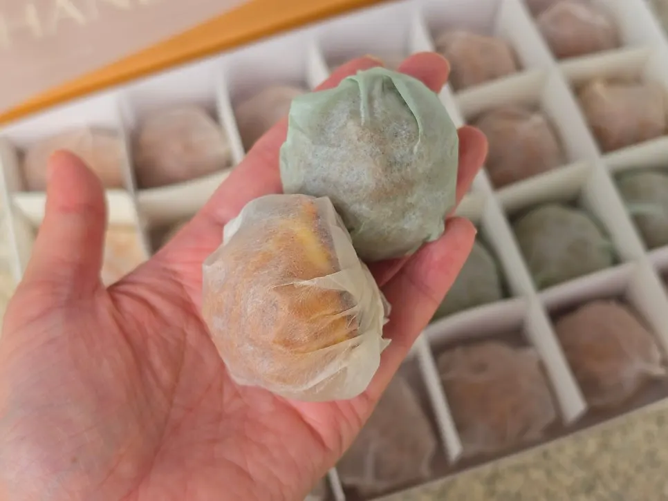 Packaged low-sugar red bean walnut pastries