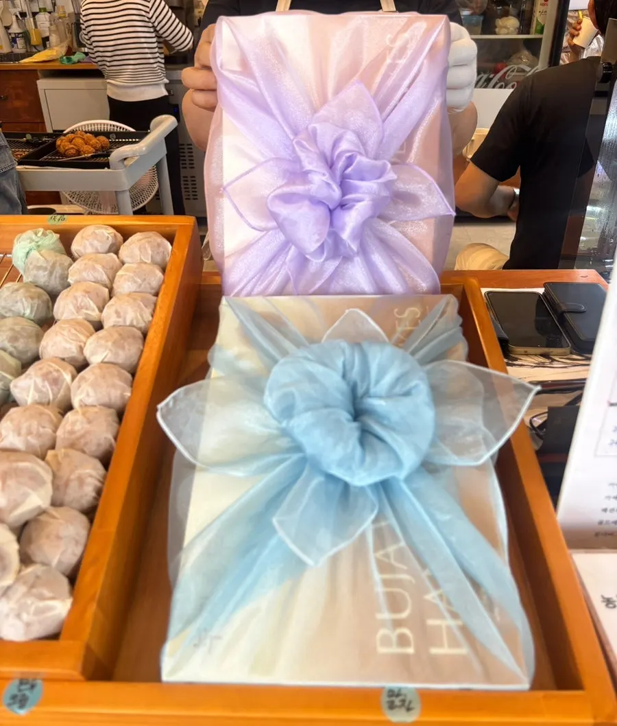 Display shelves at the takeout-only Buja Hodu shop