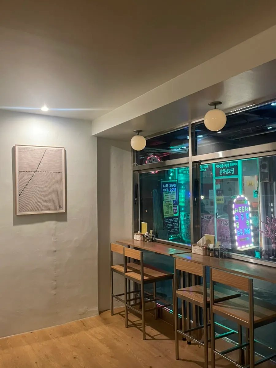 Interior view of the dachi counter facing the open kitchen