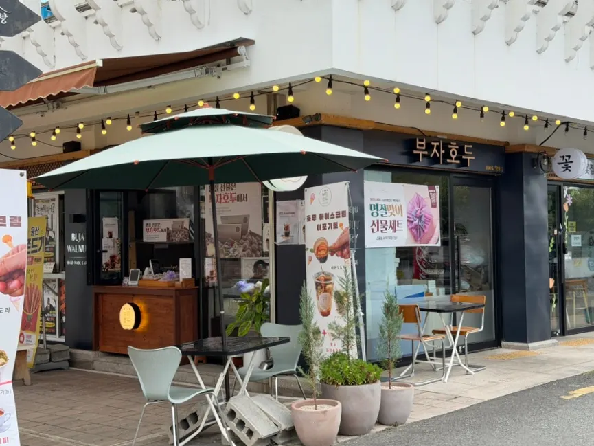 Exterior of the Buja Hodu shop