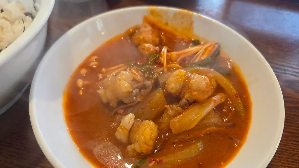 Rice mixed into the broth of the tripe hot pot
