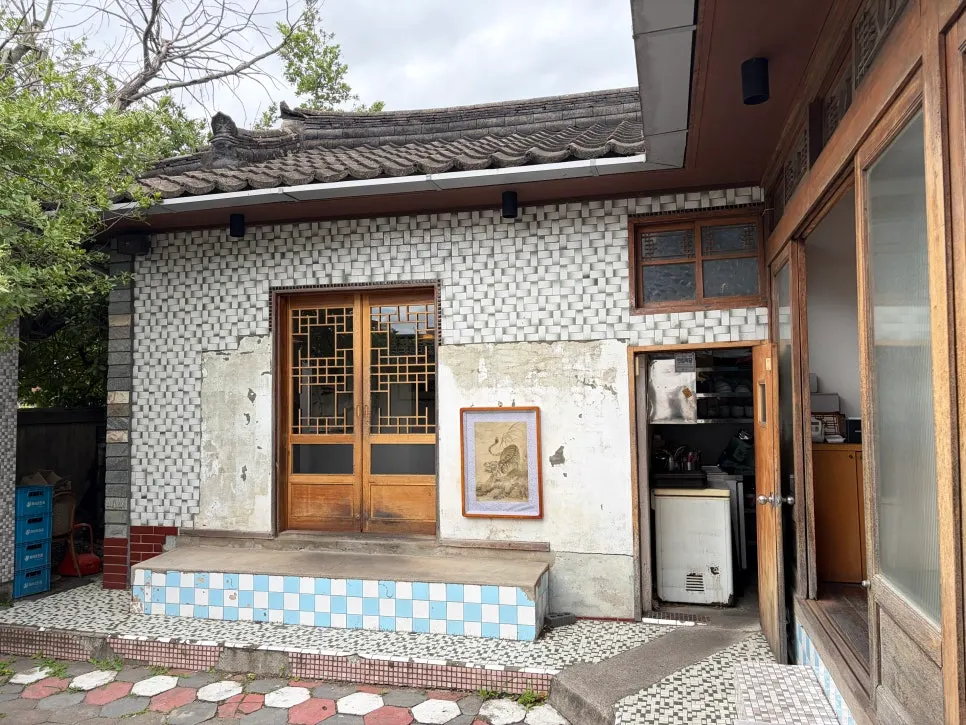 Dongyang Baekban's exterior with a tile roof and wooden door frames
