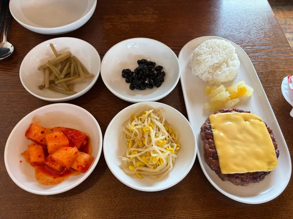 Overview of Dongyang Baekban's menu lineup