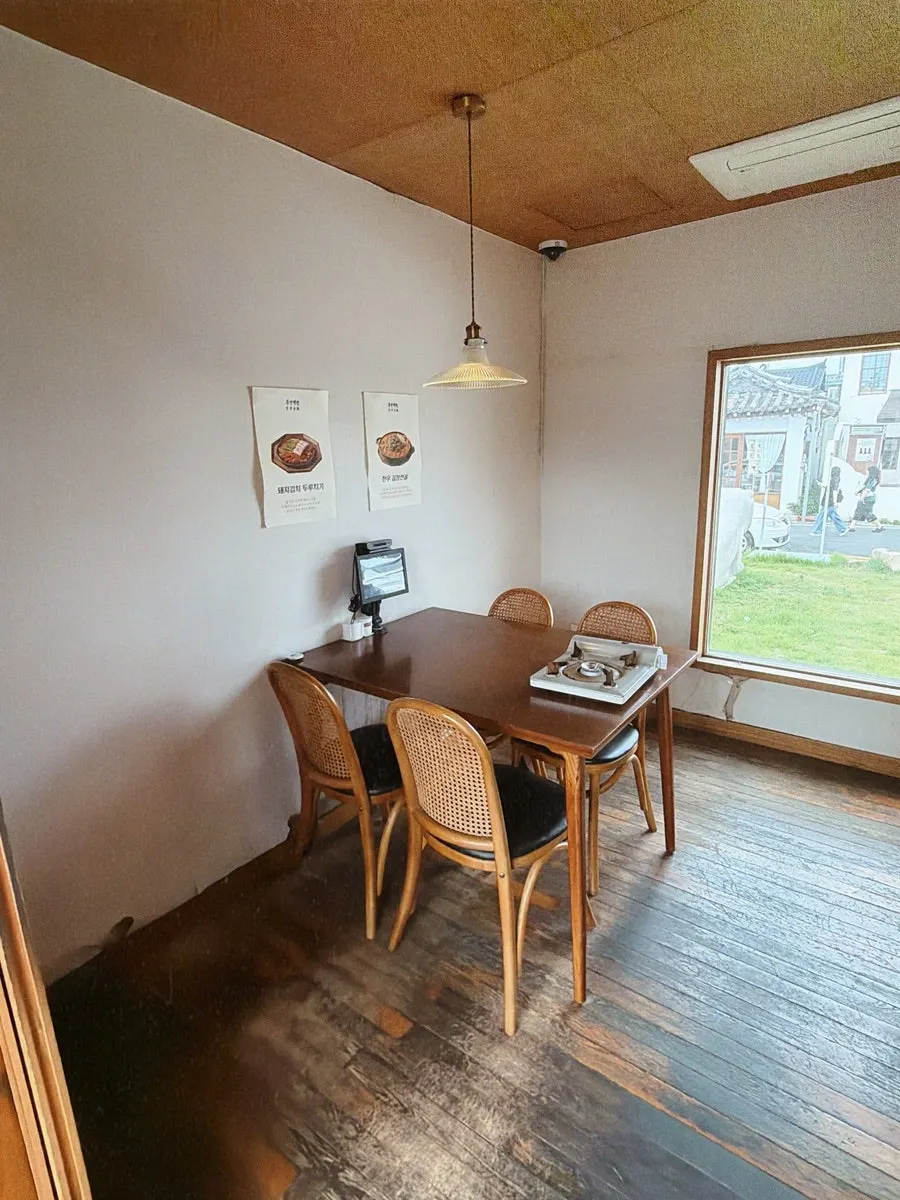 Room seating at Dongyang Baekban with solid wood tables