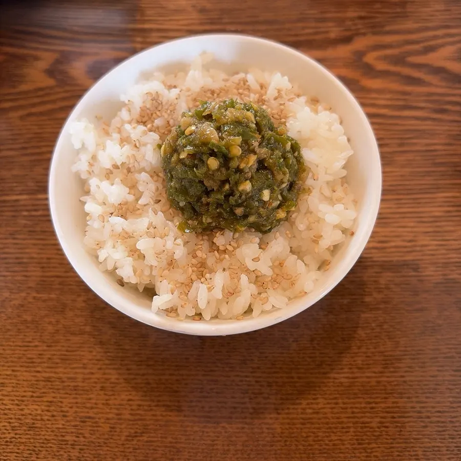 Pollack roe rice topped with a whole chunk of pollack roe