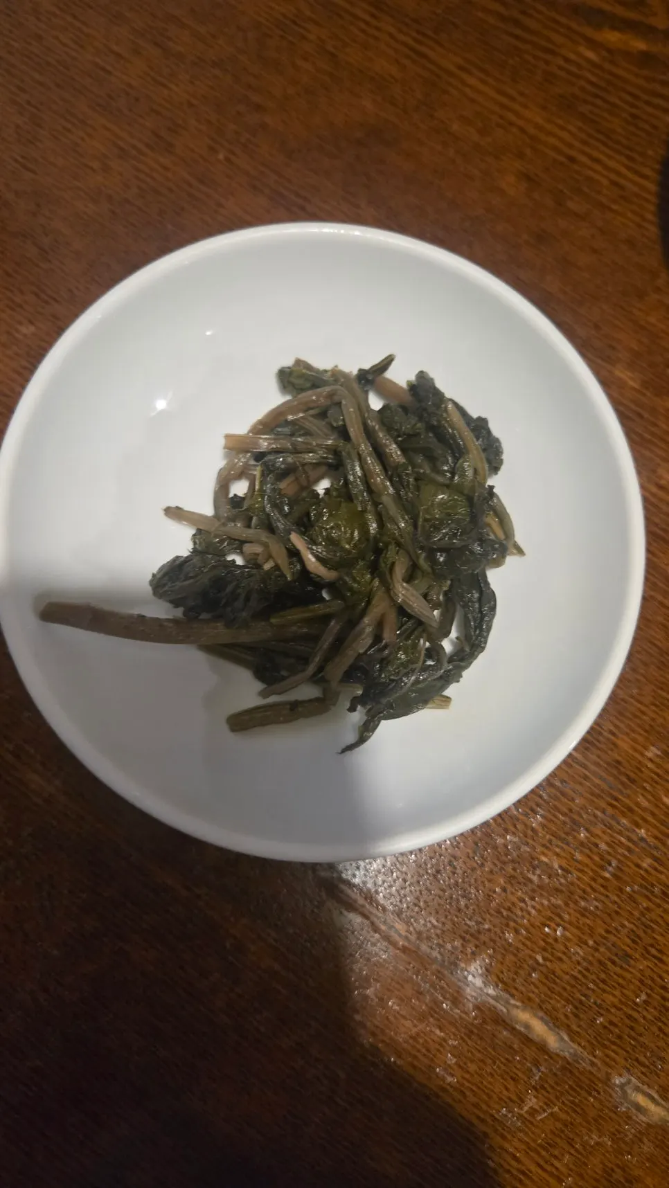 동양백반 해태상이 있는 마당