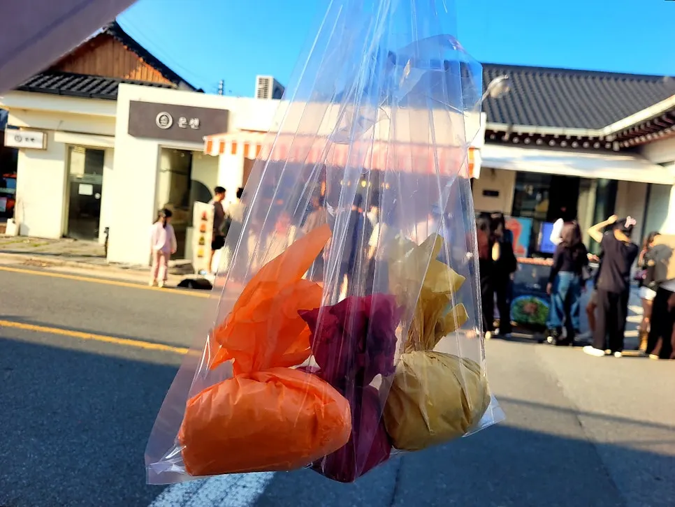 Three fruit mochi from Tareudang wrapped in hanji