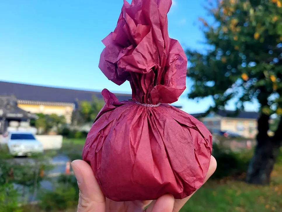 Peach mochi wrapped in hanji