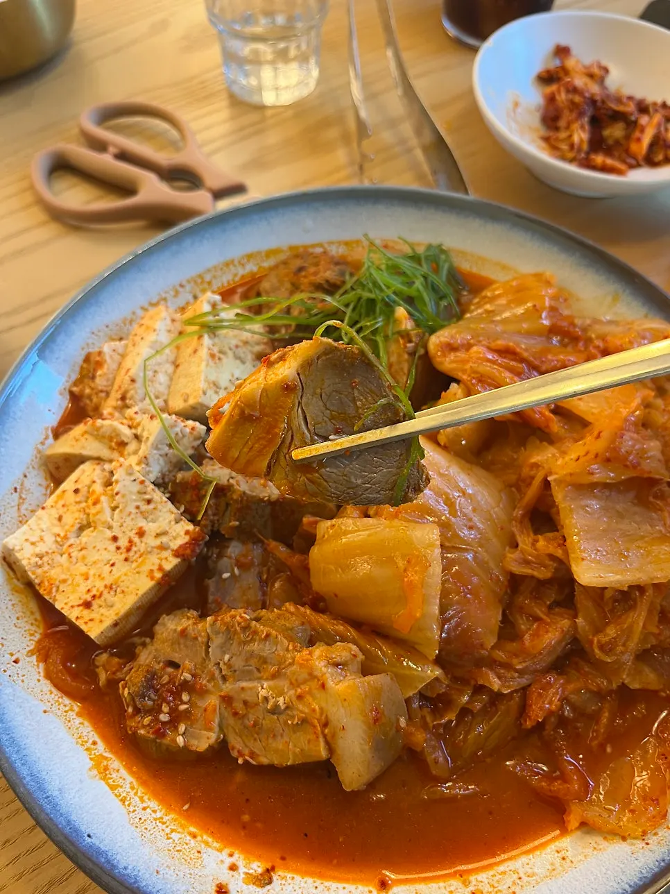 두부와 김치가 푸짐한 김치찜 2인분