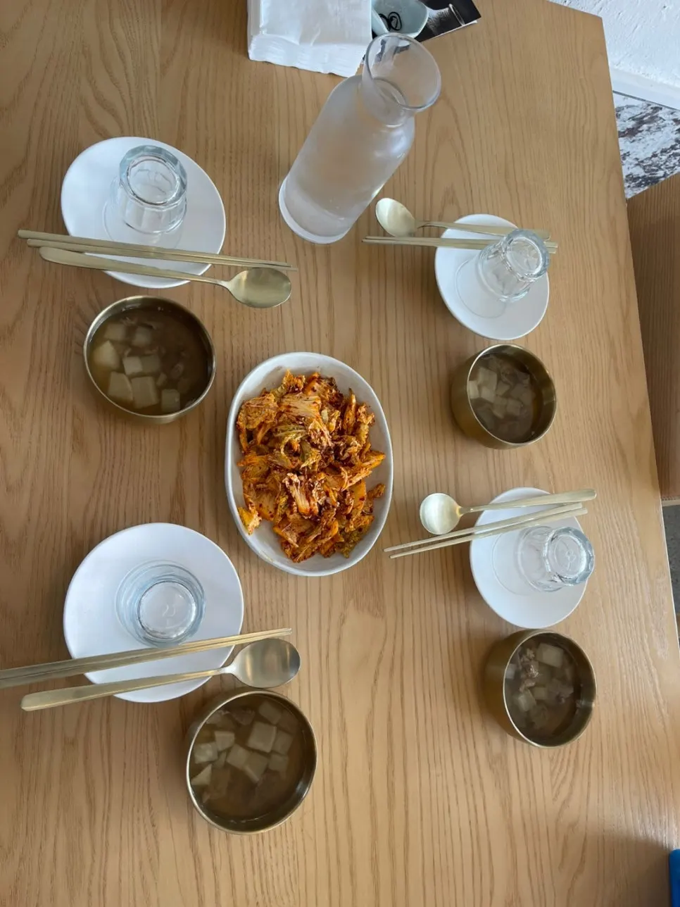 고유 기본 상차림의 국과 배추겉절이