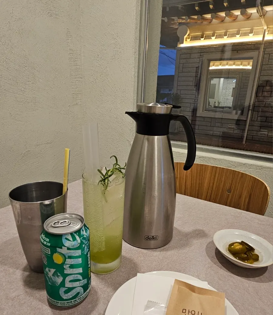 ミダムキッチンの青ぶどうエード一杯
