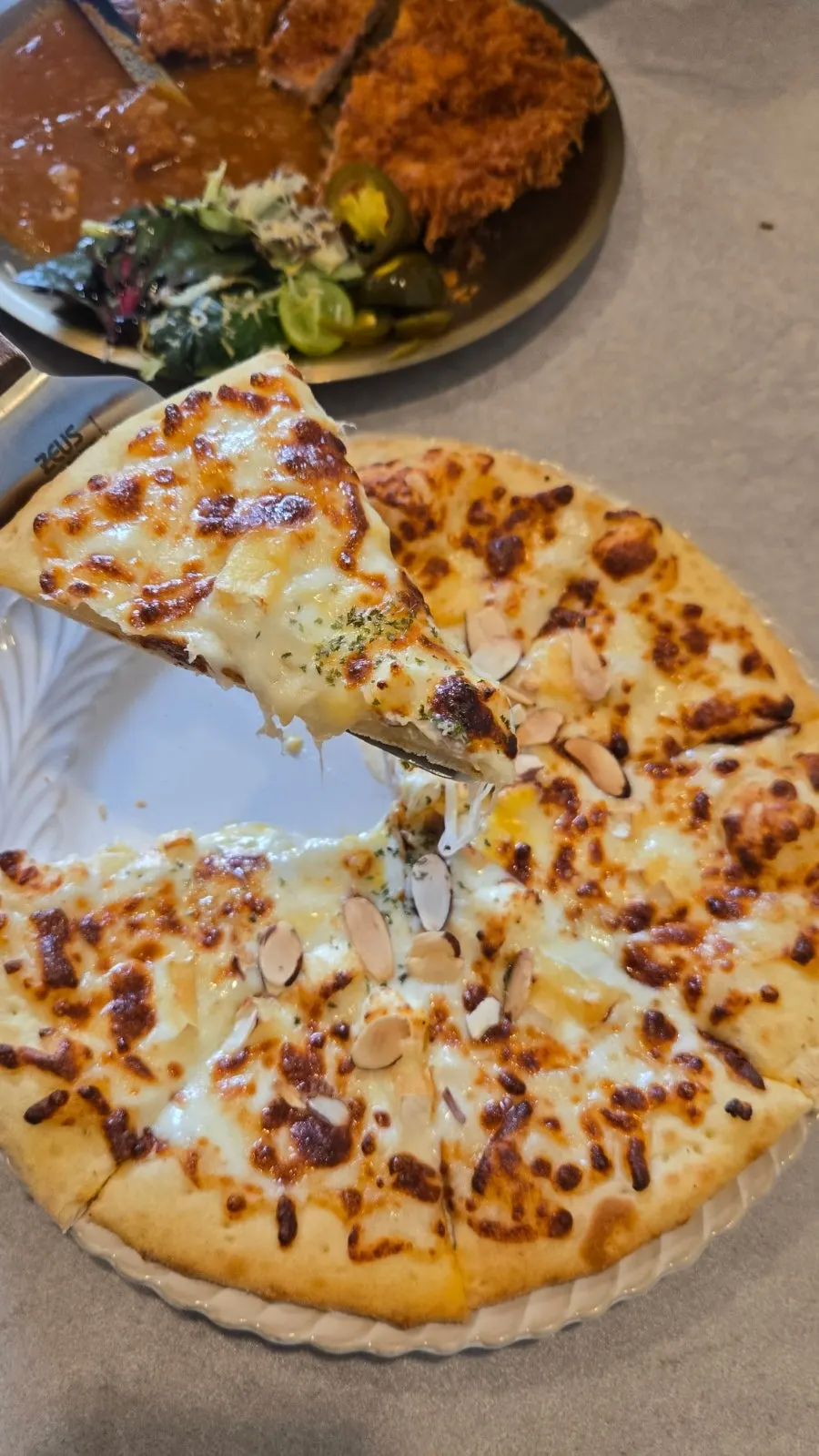 Lifting a slice of quattro cheese pizza