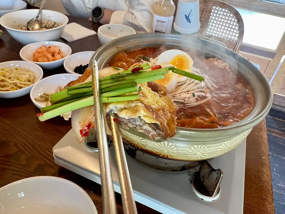 부추무침을 곁들인 육전