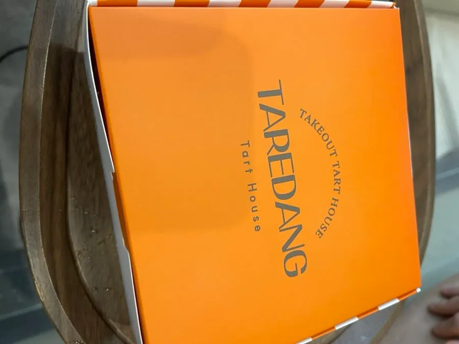 Tareudang's orange takeout box