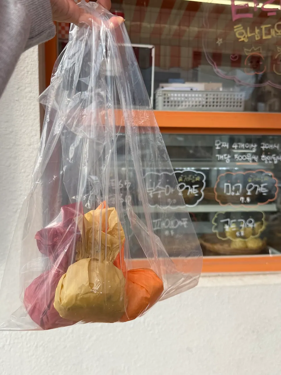 Tareudang display case and people waiting for packing