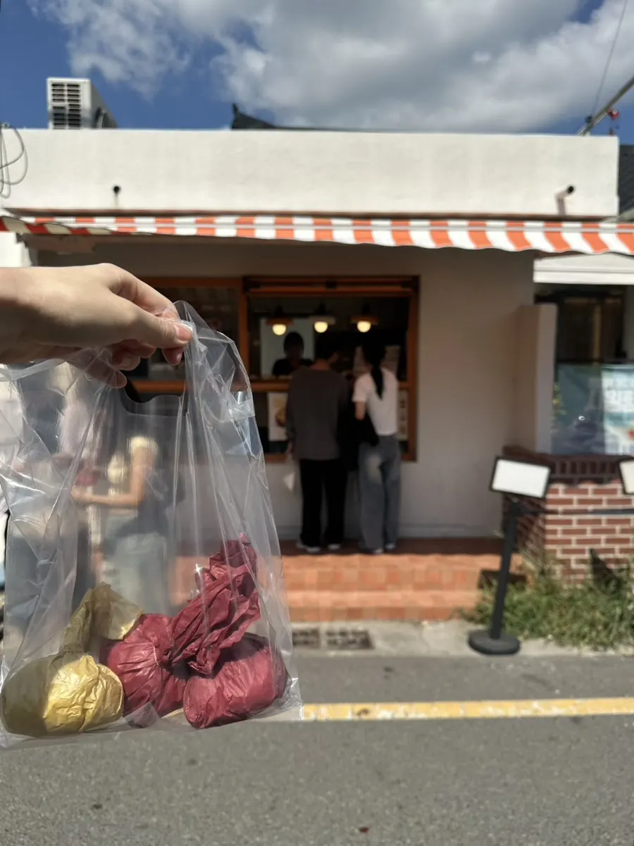 Mochi wrapped in hanji paper at Tareudang