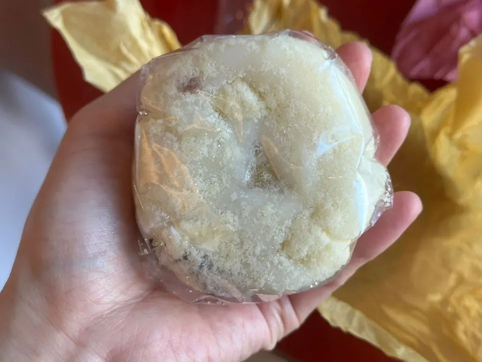 Tareudang fruit mochi opened up back at the hotel