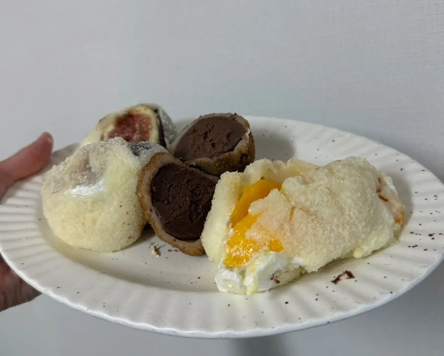 Fruit mochi that burst open from being so soft