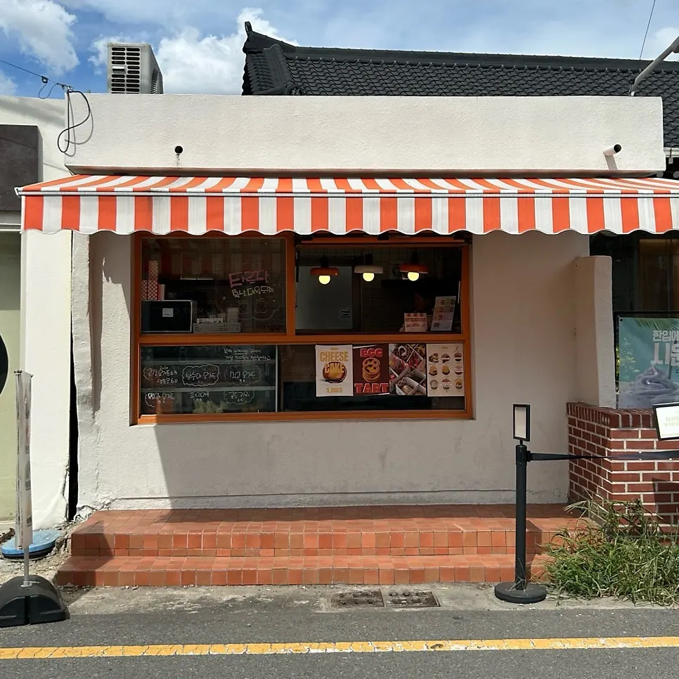 Tareudang storefront on Hwangnidang-gil street