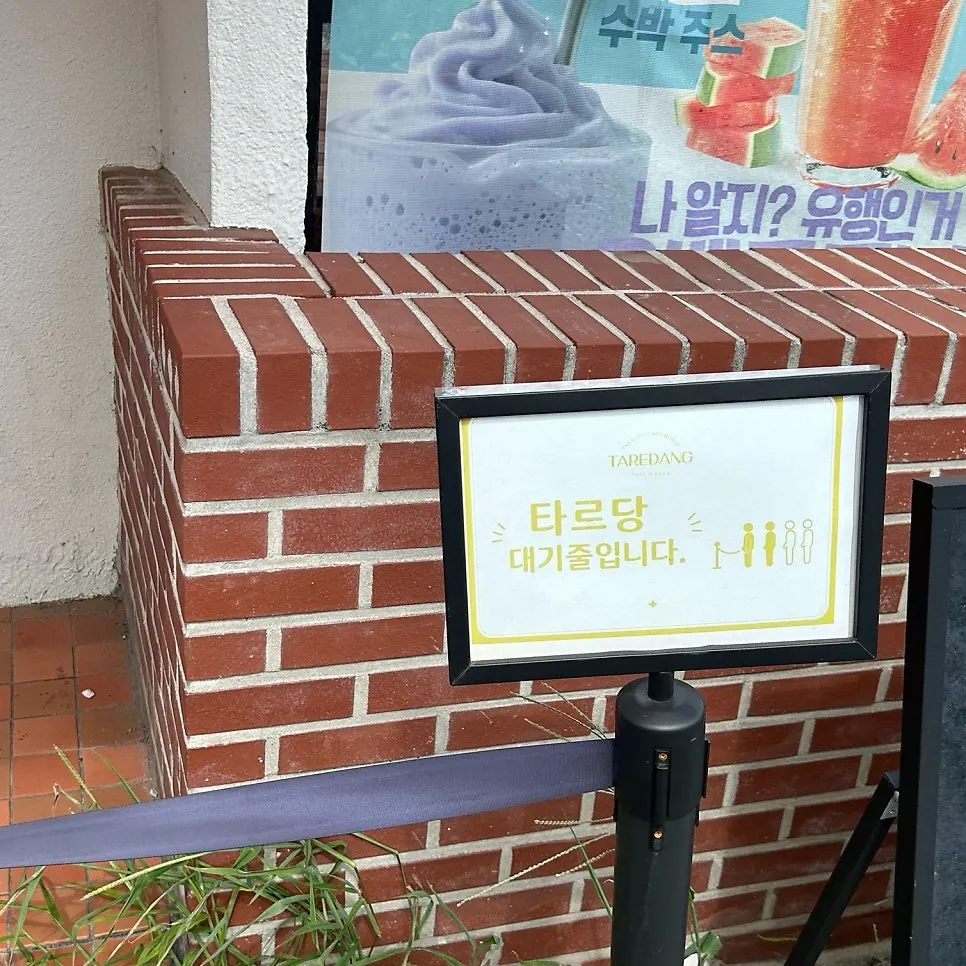 Order counter at takeout-only Tareudang